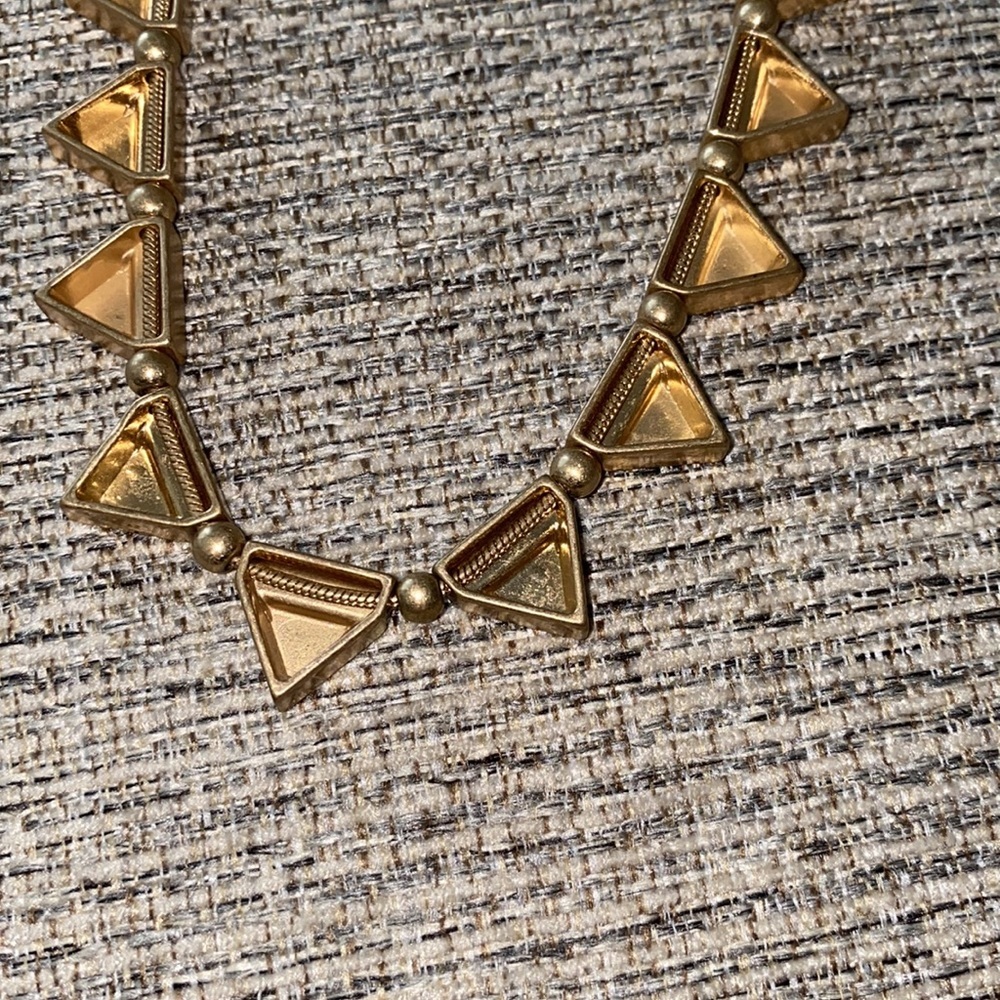 NWT Universal Thread Pink & Gold Triangle Necklace - Picture 5 of 6
